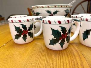 lot 443 image: Christmas Punchbowl with 9 Cups
