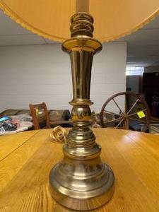 lot 449 image: Brass Table Lamp
