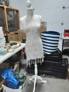 lot 12 image: Adjustable Height Lace Mannequin