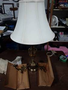 lot 18 image: Stiffel Lamp, Home Interior Birds