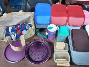 lot 20 image: Large Lot Of Tupperware