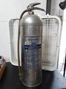lot 28 image: Vintage (1970) General Water Fire Extinguisher