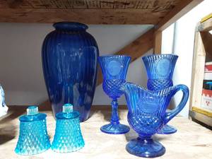 lot 43 image: Blue Glassware