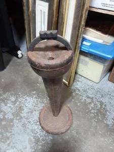 lot 48 image: Vintage 22 Smoking Stand Ash Tray