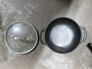 lot 49 image: 10 Cast Iron Pot With Cuisinart Lid (Fits Perfectly But No Markings)