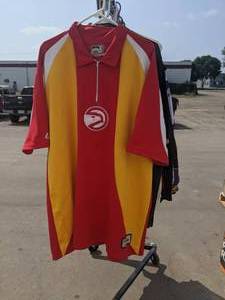 lot 418 image: Atlanta Hawks NBA 14 Zip Cover Up