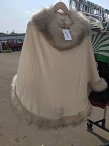 lot 424 image: Pia Rossini Ambrosia Poncho w Tags