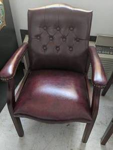 lot 151 image: Boss Traditional Black Caressoft Guest Chair with Mahogany Finish