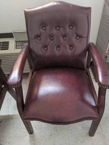 lot 152 image: Boss Traditional Black Caressoft Guest Chair with Mahogany Finish