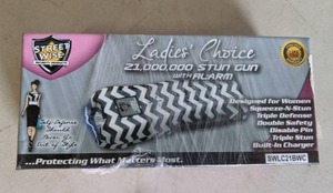 lot 123 image: Ladies Choice 21,000,000 Volt STUN GUN & ALARM - Fashion Black White Streetwise