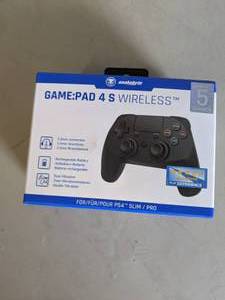 lot 124 image: GAMEPAD 4 S WIRELESS BLACK (PS4) NIB