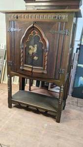 lot 404 image: Vintage Knight of the Cupboard