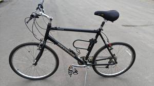 lot 29 image: Cannondale M300 Mens Bike