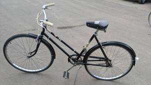 lot 30 image: Vintage Sears 3-Speed Womens Road Bike