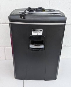 lot 12 image: Aurora 12-Sheet Crosscut Paper and Credit Card Shredder with Pullout Basket
