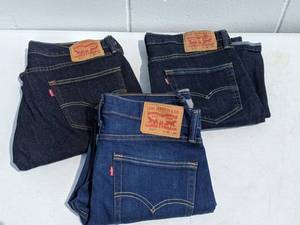 lot 86 image: Levis Jeans - 3 Pairs Lot 13