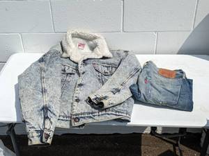 lot 87 image: Levis Brand Canadian Tuxedo