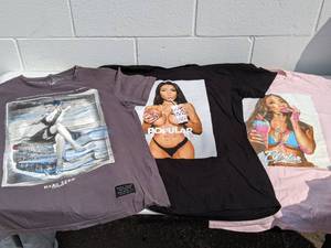 lot 90 image: Popular Demand and Marc Ecko (3) T-Shirts