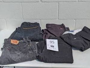 lot 95 image: Set of (5) Pairs of Mens Pants Cintas, Dickies, Levi Strauss & Co, Wrangler