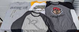 lot 93 image: Set of (3) Crew Neck Short Sleeve Graphic T-Shirts Trukfit, Sean John, Rocawear