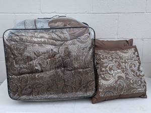 lot 55 image: Madison Park Essentials Cadence Bedroom Set