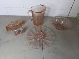 lot 219 image: Vintage Pink Depression Era Glass (8) Pieces