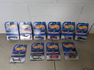 lot 222 image: Mattel Hot Wheels - 1998 (10) First Editions (in packaging) Lot 18