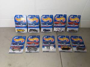 lot 228 image: Mattel Hot Wheels - 1998 (10) First Editions (in packaging) Lot 68