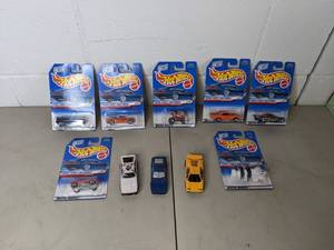 lot 231 image: Mattel Hot Wheels (10 total) - 1998 First Editions (7 in packaging) Lot 88