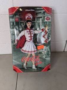 lot 207 image: Vintage Majorette Coca-Cola Barbie (2001) Collectors Edition #53974