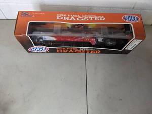lot 208 image: NHRA Championship Drag Racing 124 Scale Die Cast Replica Top Fuel Dragster