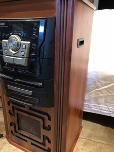 lot 8 image: Encore Technology music center Hi-fi system