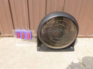 lot 8 image: Honeywell 3 speed fan. Used condition. Tested & works. As shown.