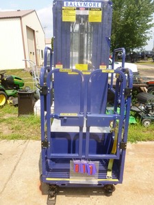lot 17 image: Ballymore Electric man lift. Works when powered direct to pump but needs to have wiring repaired. Good used condition. As shown. THIS ITEM HAS A RESERVE.