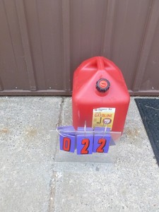 lot 22 image: 5 gal plastric gas can. As shown.
