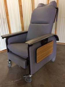 MSRP $3300 Top Of The Line Stryker Clinical Care Mobile Recovery Recliner With Dual Wood Grain Flip Up Tables &amp Swing Open Arms Side Entry For Wheelchair Access - Great Condition