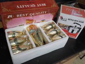 7 pc Pitcher and Glass Set and Kett...