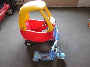 Frozen Scoter and Kids Play Car...
