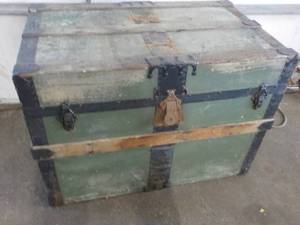 Vintage Trunk 30 x 20 x 23...