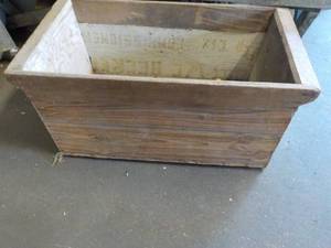 Wood box 35 x 21 x 15...
