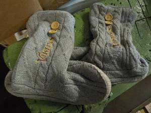 Vikings Slippers size M...