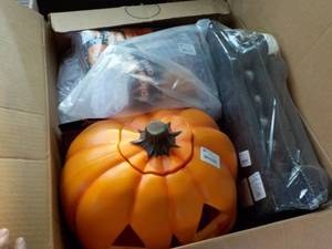 2 Boxes of Halloween Dcor...