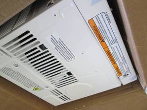 lot 113 image: Whirlpool 6,000 BTU Window Air Cond...