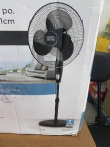 lot 116 image: Black & Decker 16 inch Stand Fan op...