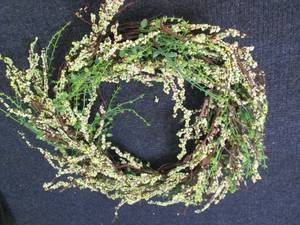 lot 129 image: 12 Green and Brown Decorative Berr...