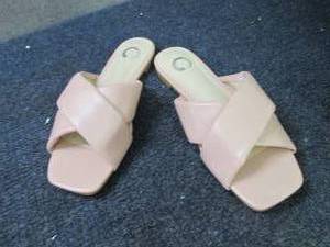 lot 152 image: Carlotta Blush Ladies Slides Size 8...