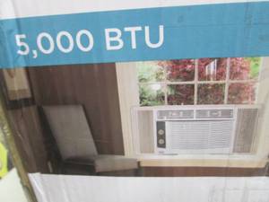 lot 161 image: Black & Decker 5000 BTU Window Air ...