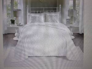 lot 186 image: Madison Park Sarah 3-Pc. Bedspread ...