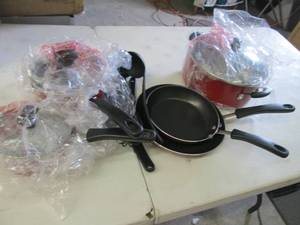 lot 192 image: Farberware Cookware Set open box...