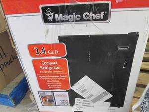 lot 202 image: Magic Chef 2.4 cu ft Compact Refrig...